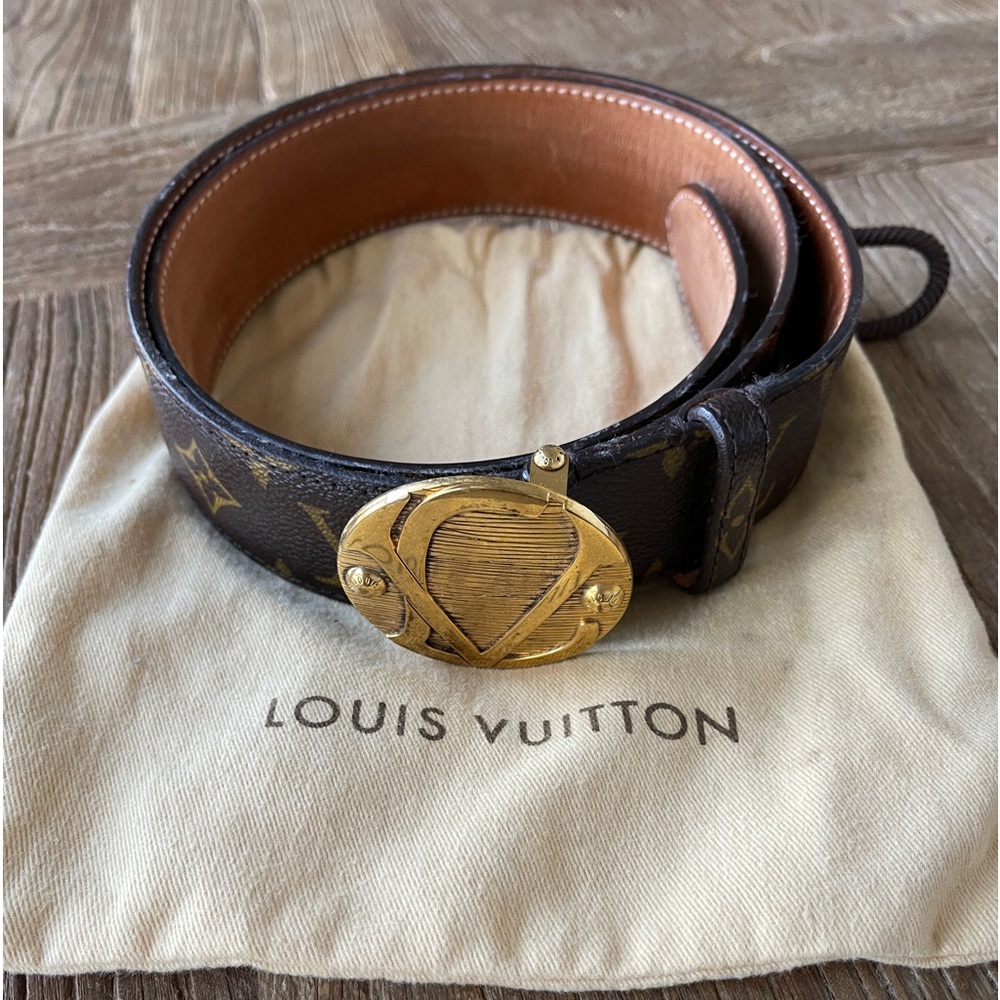 Limited edition Louis Vuittons man’s Calf Skin belt.LV Monogram belt Rare Buckle